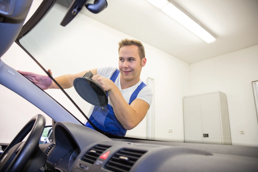 Choosing The Right Technicians For Windshield Installation Services in Washington, DC Choosing The Right Technicians For Windshield Installation Services in Washington, DC